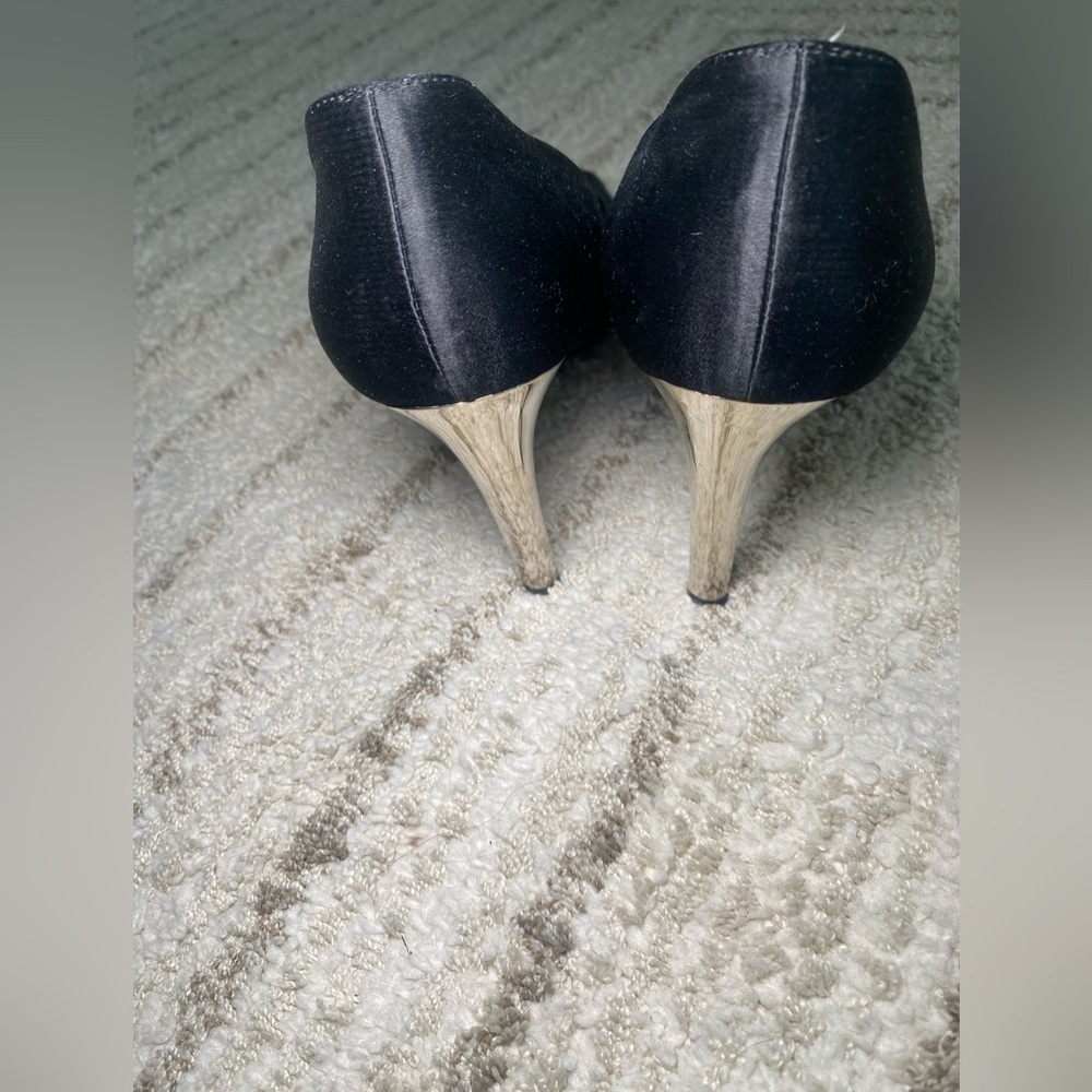 Chanel Black Satin & Patent Leather Heels w/ Sculptural Silver Heel size 40 - Picture 5 of 12